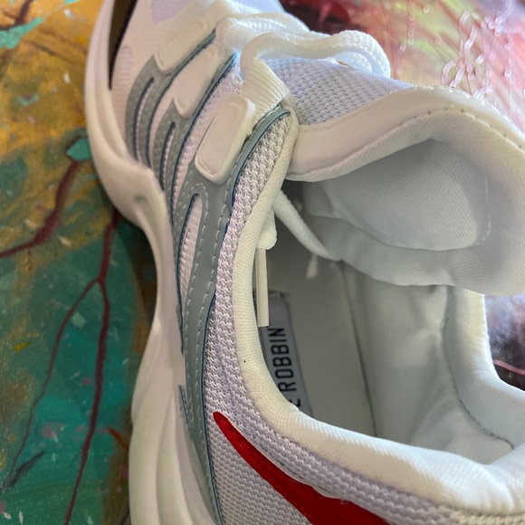 NEW’Cape Robbin Fashionable Tennis shoes - Picture 4 of 7